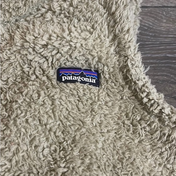 Women’s Patagonia Vest - Picture 3 of 3